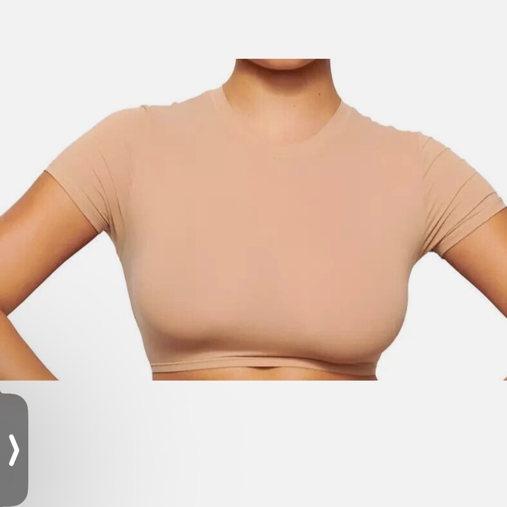 🌷SKIMS Tan Fitted Crop T-Shirt Short Sleeve